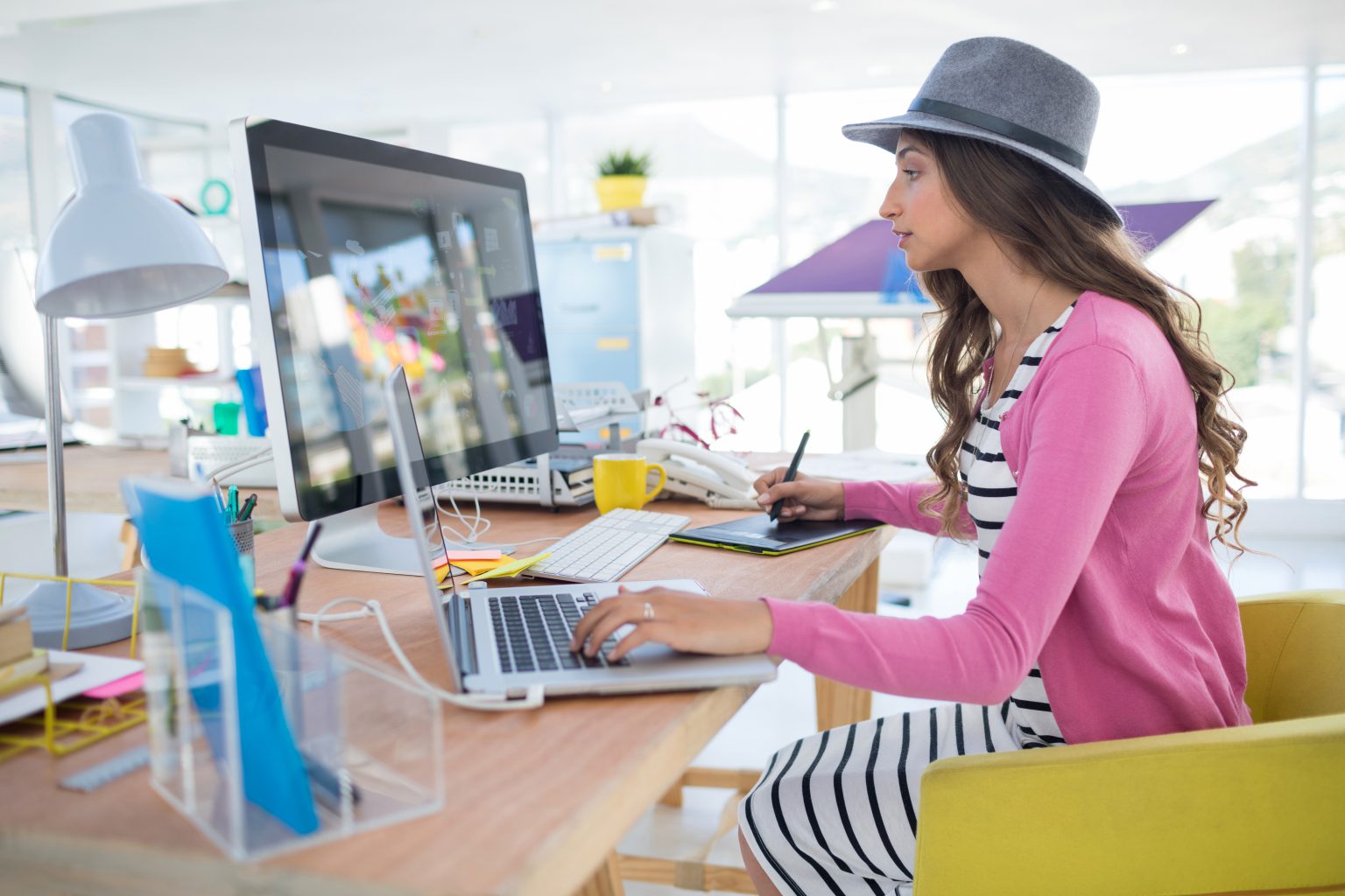 Get into Graphic Design without a Degree – Acadium